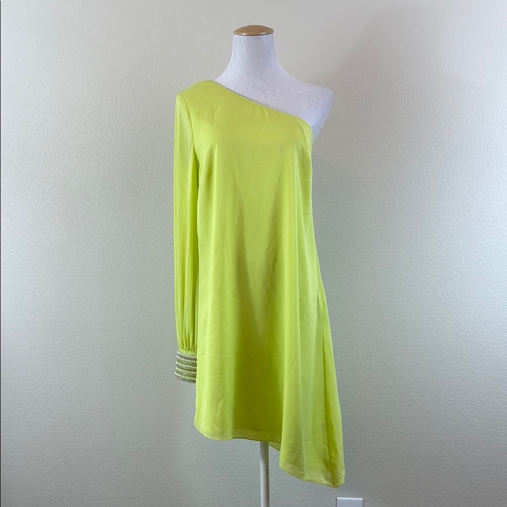 ONE33‎ Social Vibrant Lime Green One Shoulder Dress Size 4